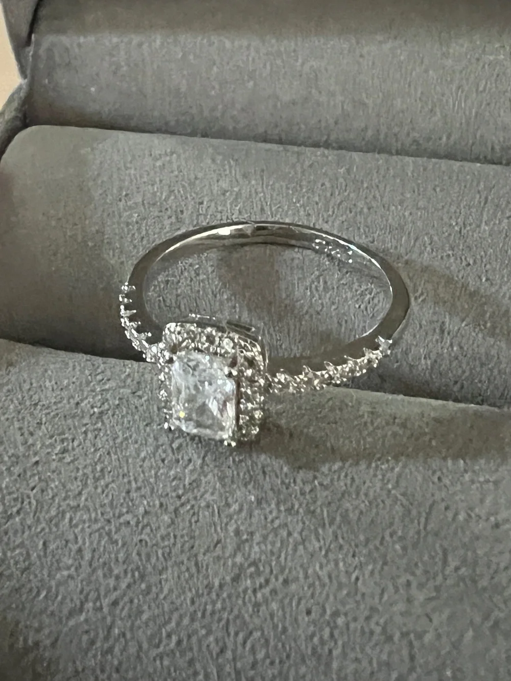 444. NWT PRETTY BIRD Tarnish Proof White Gold Solitaire Ring w/Halo Sz 7
